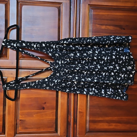 Free Peopke Floral Black Sleeveless Top, Lightweight, Sz M - Picture 1 of 7